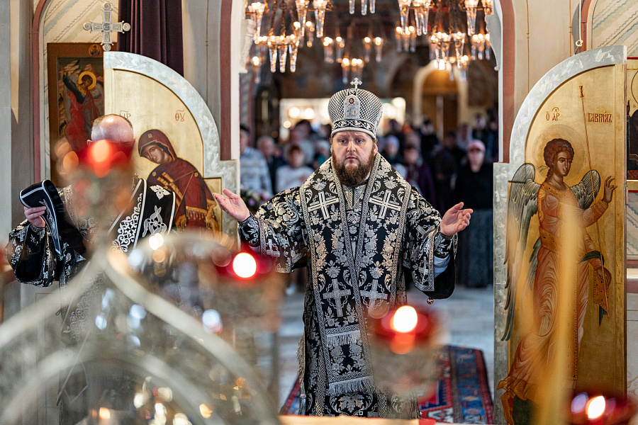 Литургия Преждеосвященных Даров в Михаило-Архангельском храме города Пущино г.о. Серпухов